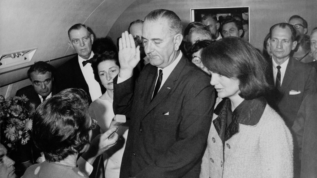 Lyndon_B._Johnson_taking_the_oath_of_office,_November_1963